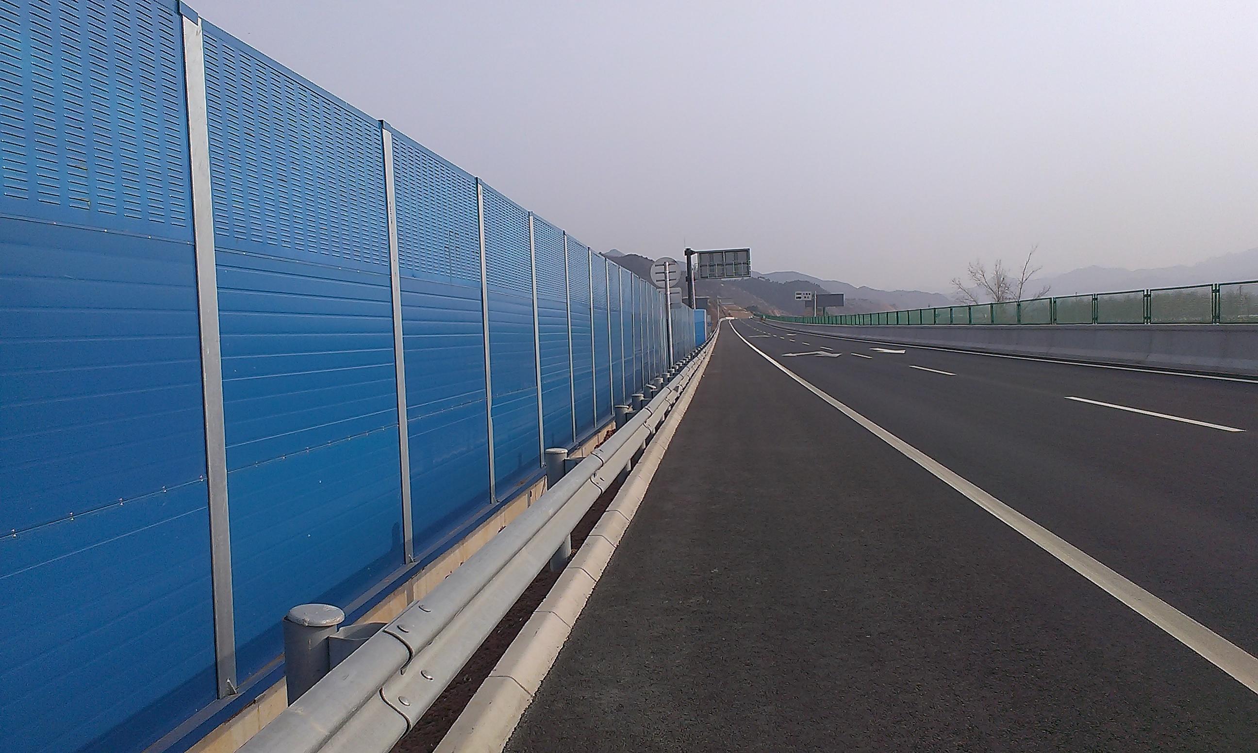<a href=http://www.szgiftoy.com.cn/news_article?news_id=136>公路聲屏障</a>