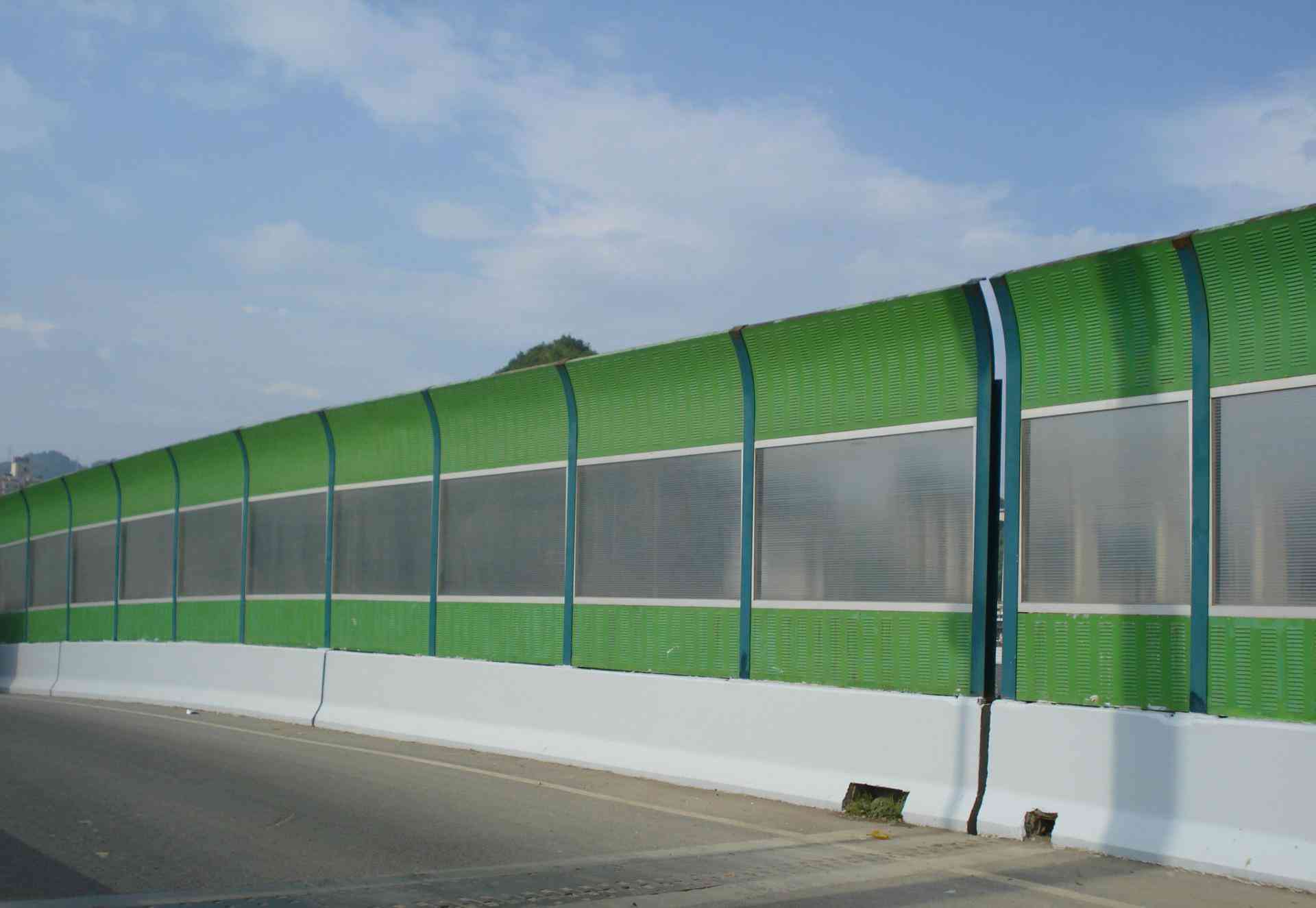 <a href=http://www.szgiftoy.com.cn/news_article?news_id=139>公路聲屏障</a>